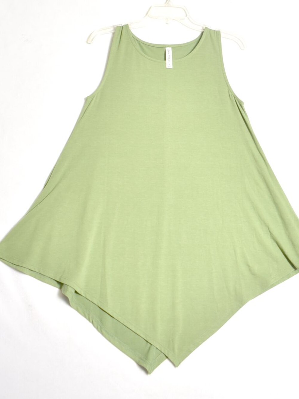Zenana Premium Green Round Neck Triangle Hem Top Sleeveless Size Small
